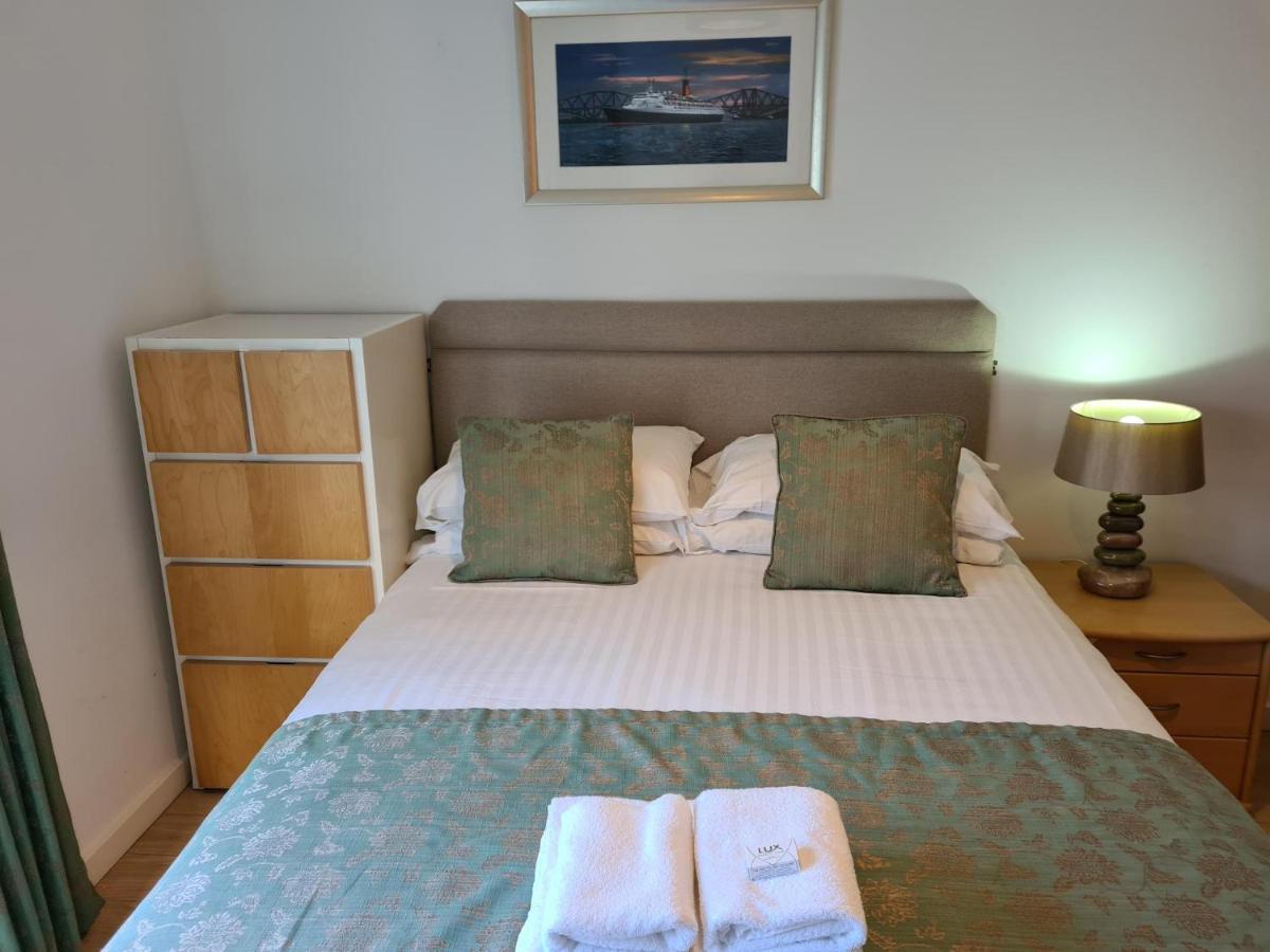 The Park - Holyrood Road With Free Parking Apartment เอดินบะระ ภายนอก รูปภาพ