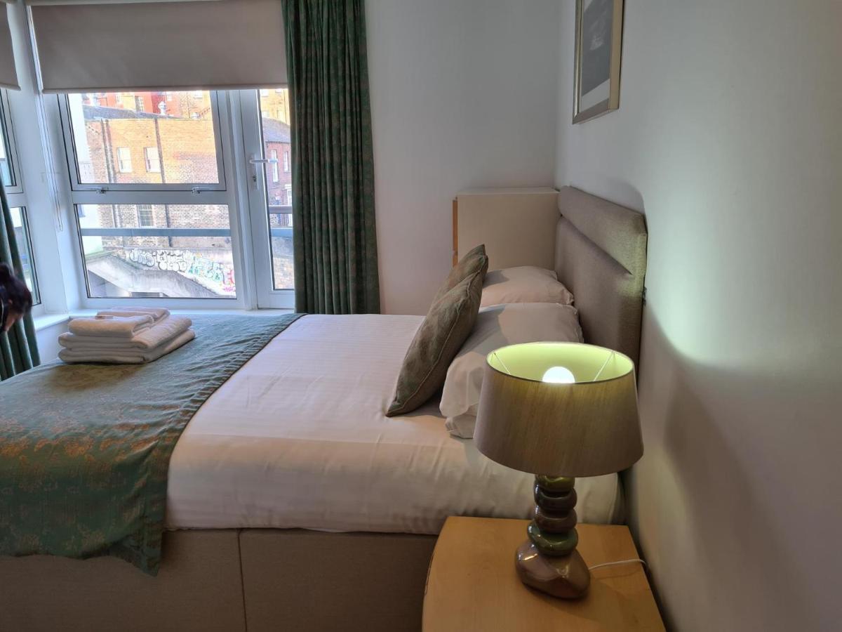 The Park - Holyrood Road With Free Parking Apartment เอดินบะระ ภายนอก รูปภาพ