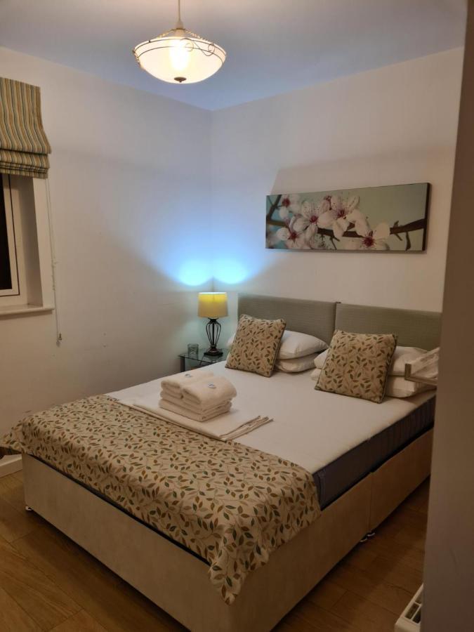 The Park - Holyrood Road With Free Parking Apartment เอดินบะระ ภายนอก รูปภาพ