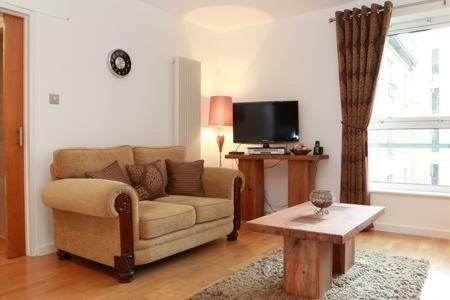 The Park - Holyrood Road With Free Parking Apartment เอดินบะระ ภายนอก รูปภาพ