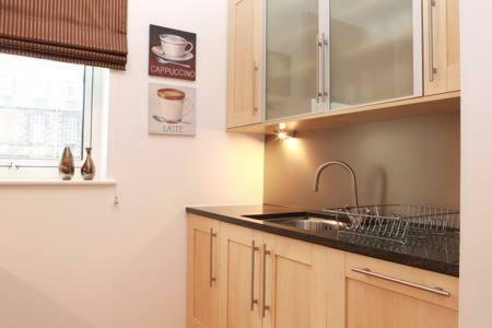 The Park - Holyrood Road With Free Parking Apartment เอดินบะระ ภายนอก รูปภาพ